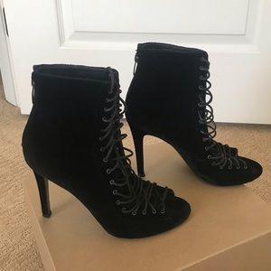 Kendall & Kylie Lace Up Kkginny Heels Black Velvet Sz 8